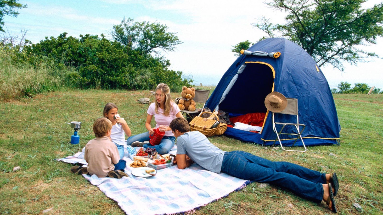 Кемпинг с семьей. Кемпинг с семьей фото. The Camping trip. Family Campers. When we go camping